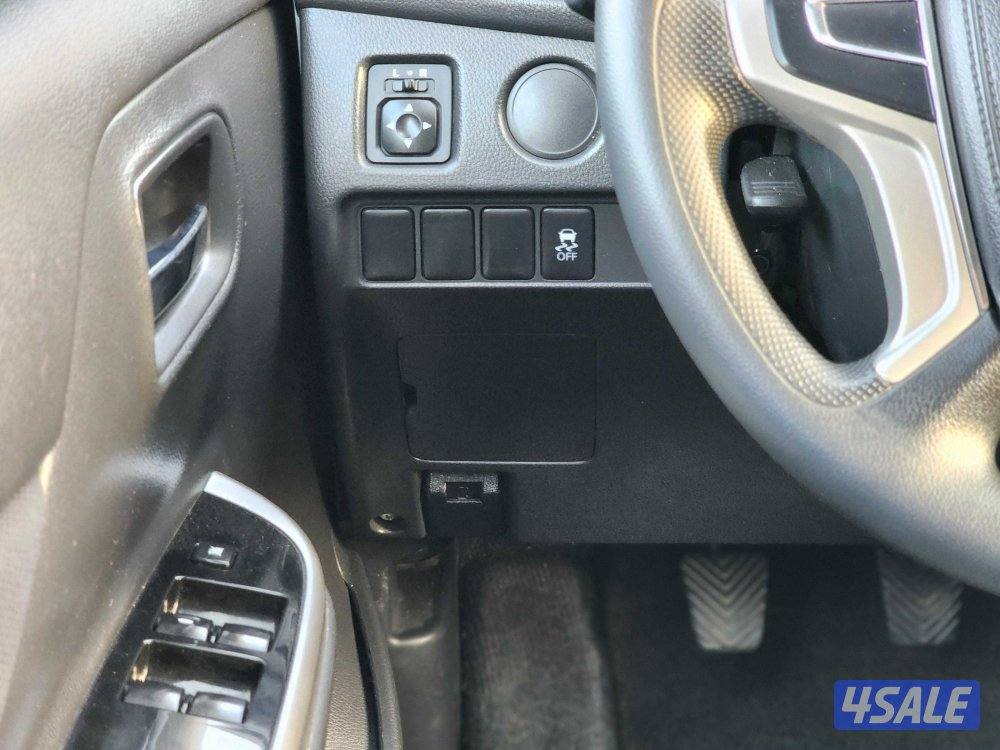 وانيت ميتسوبيشي L200 ديزل غمارتين دبل قير عادي صبغ وكالة  شرط الفحص10