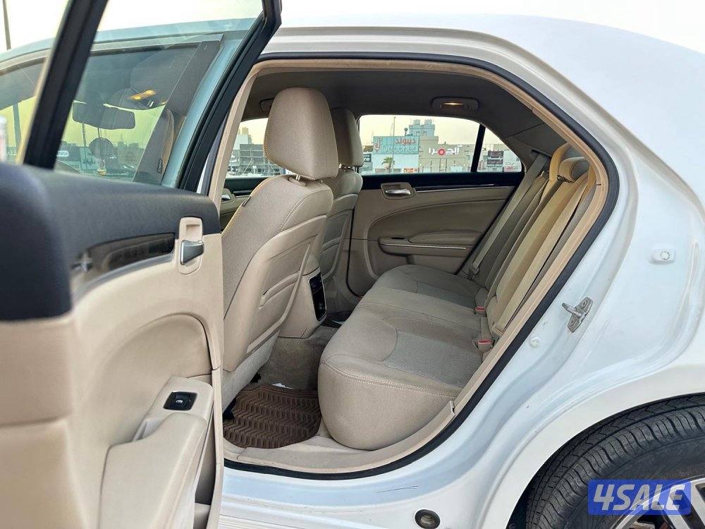 كرايزلر C 300 بحالة ممتازة6