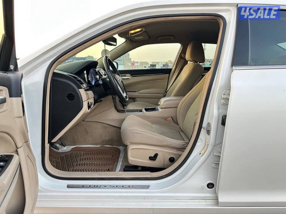 كرايزلر C 300 بحالة ممتازة8