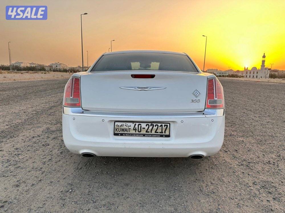 كرايزلر C 300 بحالة ممتازة10