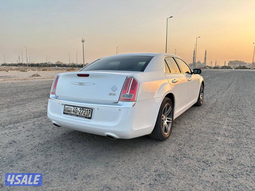 كرايزلر C 300 بحالة ممتازة11