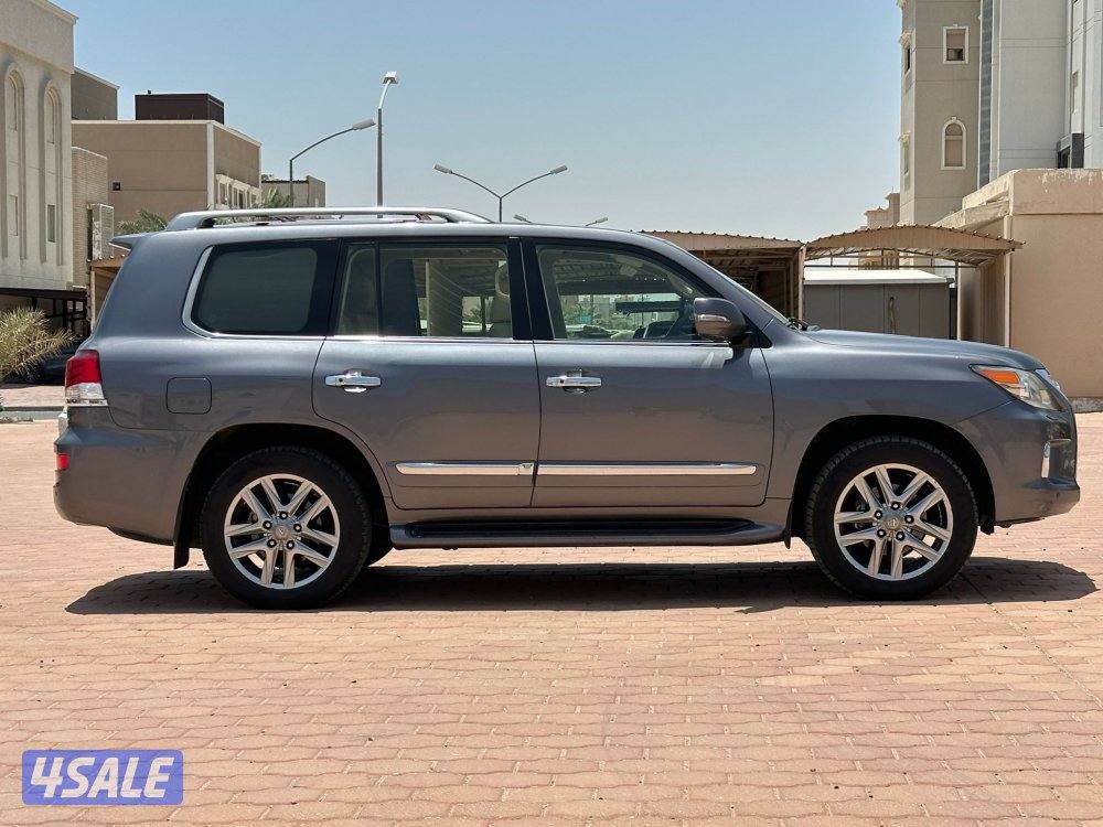 لكزس LX570
 سلندر 8
عداد : 123 الف وارد الساير5