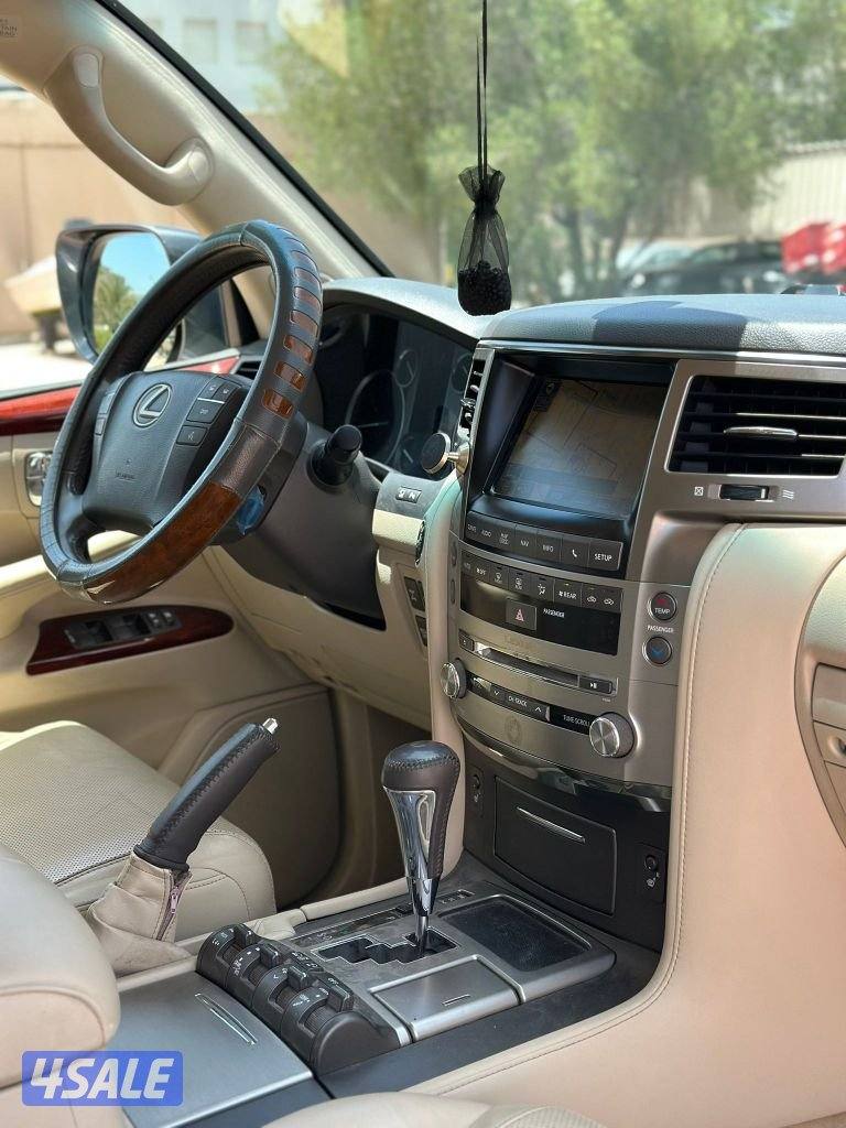لكزس LX570
 سلندر 8
عداد : 123 الف وارد الساير9