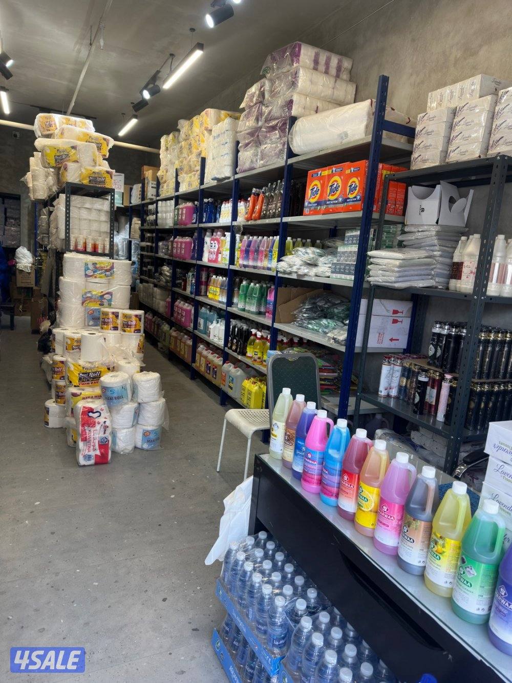 للبيع أو للضمان مع الرخصه محل لبيع المواد الغذائية بالتجزئة4