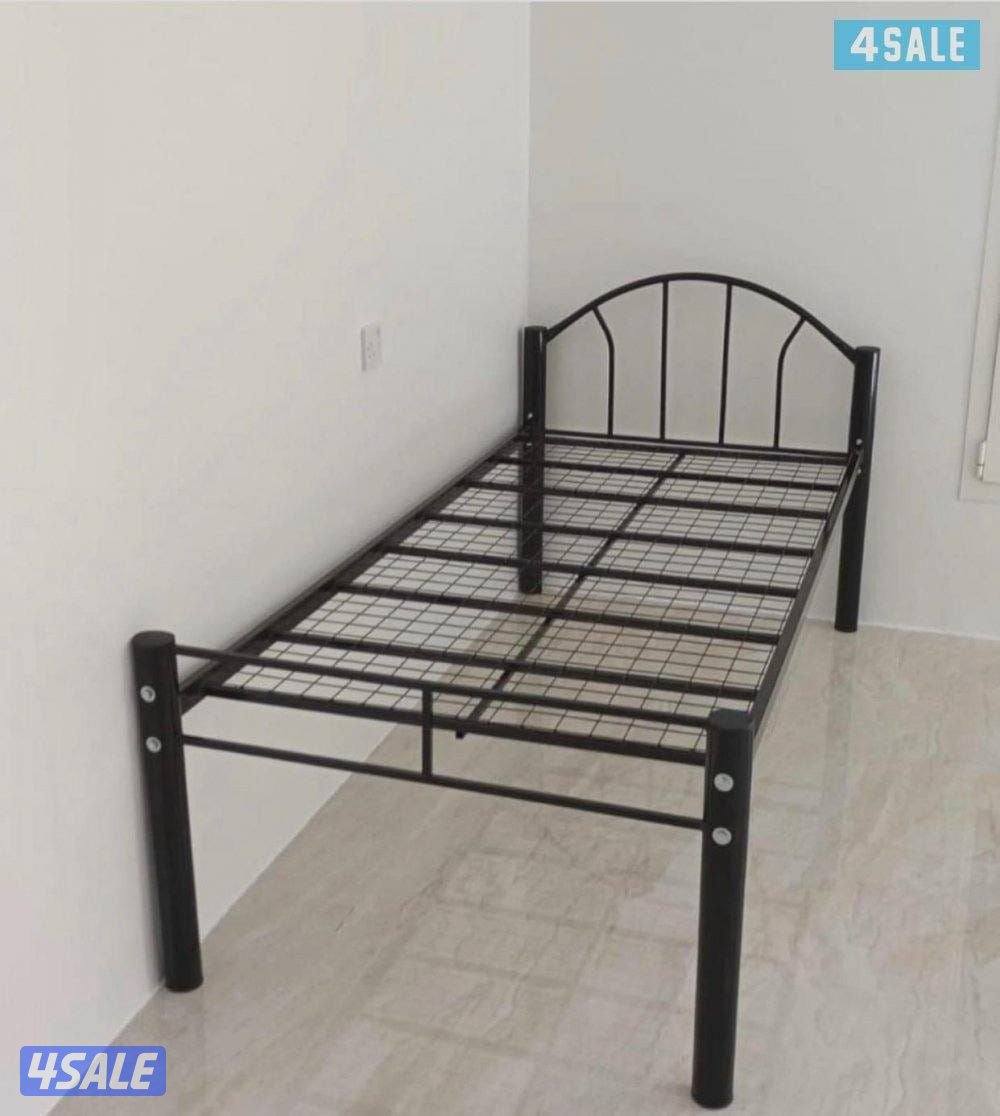 سرير حديد ومرتبه طبيه وبطانيه ومخده والملايات1