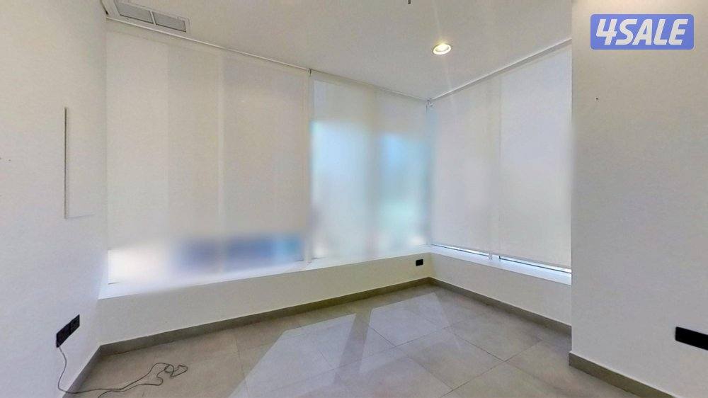 متوفر دور تجاري في برج كتير راقي بموقع متميز بالقبلة المساحة ١٣٠4