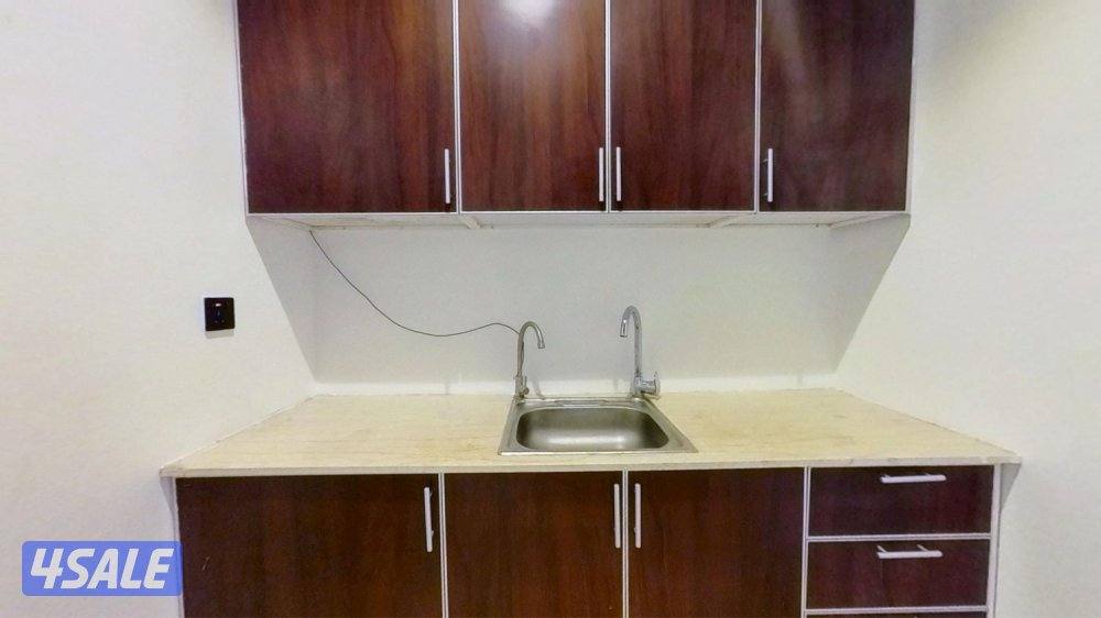 متوفر دور تجاري في برج كتير راقي بموقع متميز بالقبلة المساحة ١٣٠6