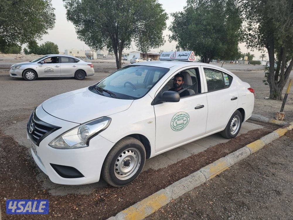 تعليم قيادة السيارات مدرب هندي2