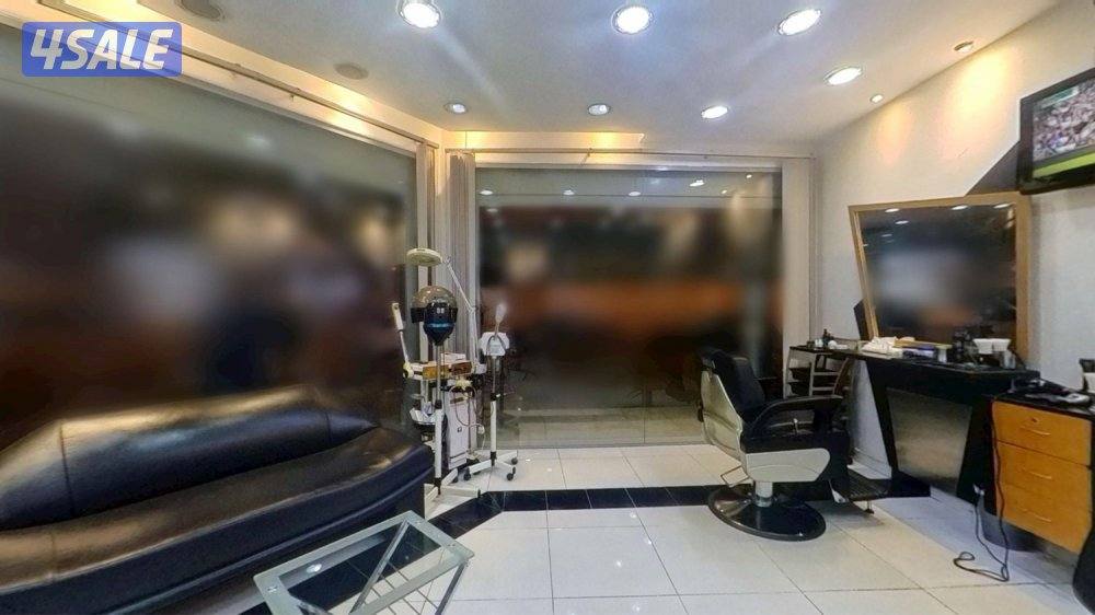 متوفر صالون رجالي جاهز بكامل معداته علي زاويه ٤ وجهات علي شارع رئيسي6
