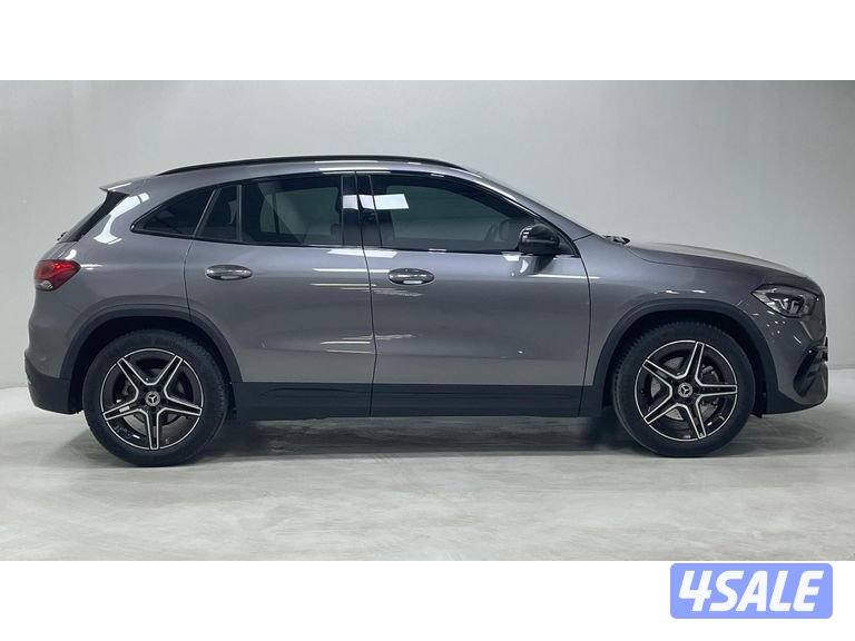 Mercedes-Benz GLA4