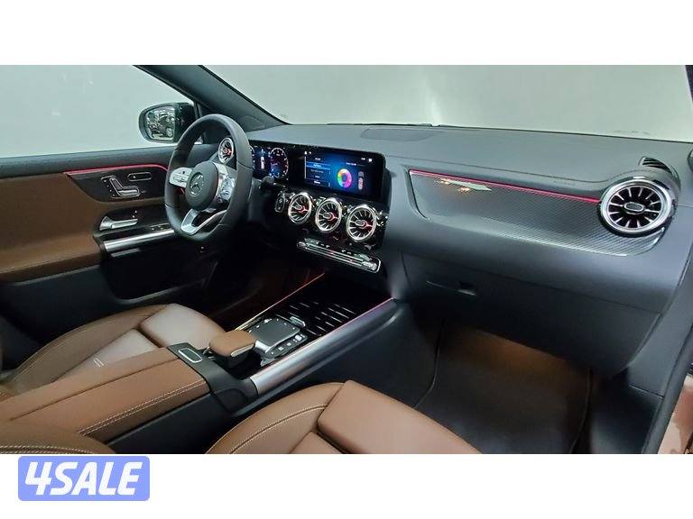 Mercedes-Benz GLA9