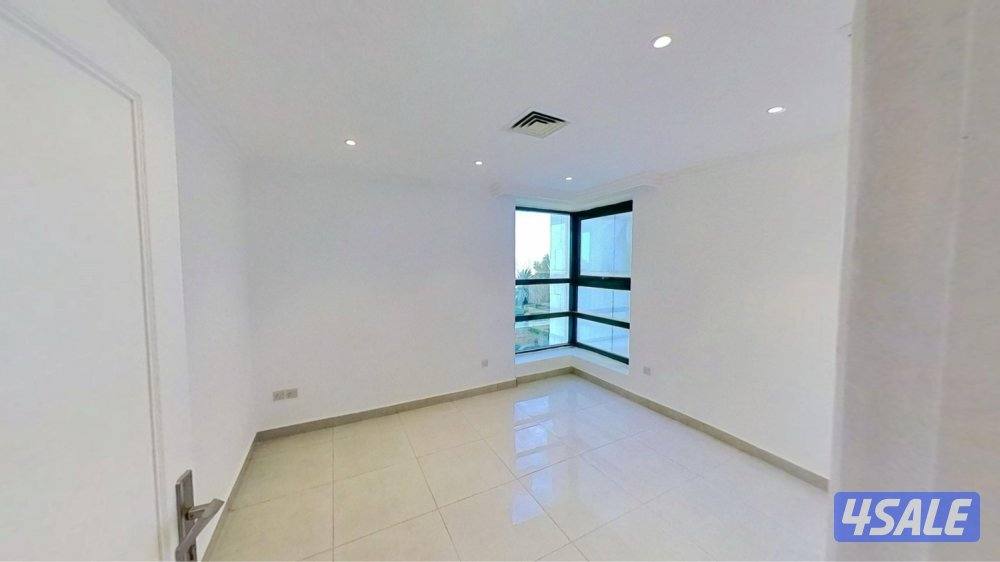 للايجار شقة تجارية بالشعب السكني مساحة ٢٥٠ متر2