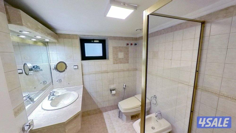 للايجار شقة تجارية بالشعب السكني مساحة ٢٥٠ متر7