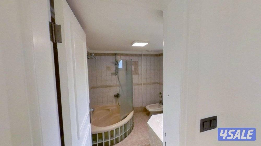 للايجار شقة تجارية بالشعب السكني مساحة ٢٥٠ متر9