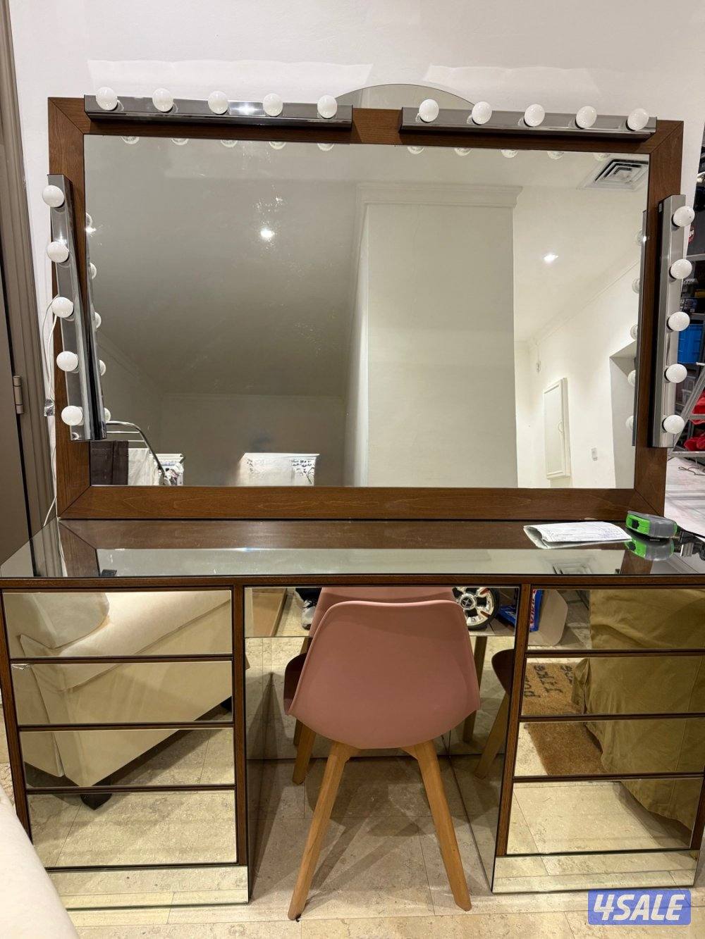 للبيع مجموعه اثاث مستعمل بحاله جيدة جداً0