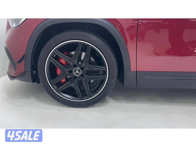 Mercedes-Benz GLA8