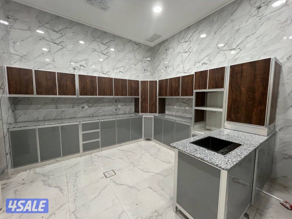 أنا عندك في المطبخ خصوص عادي يبي التلفون3