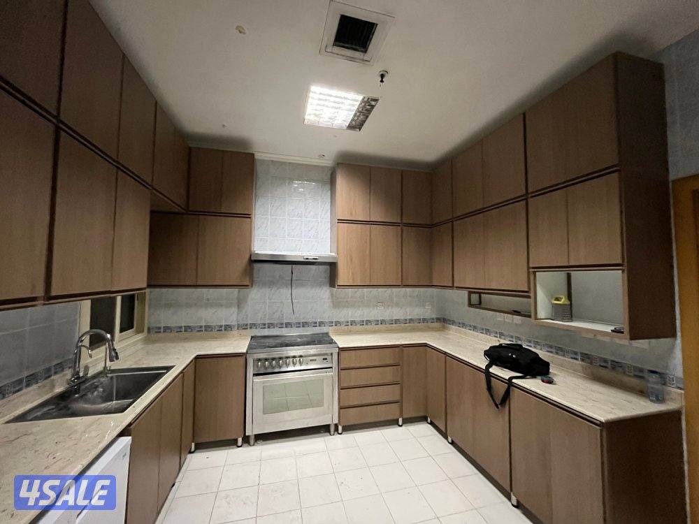 أنا عندك في المطبخ خصوص عادي يبي التلفون5