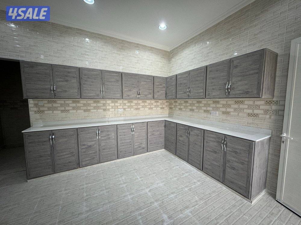 أنا عندك في المطبخ خصوص عادي يبي التلفون6