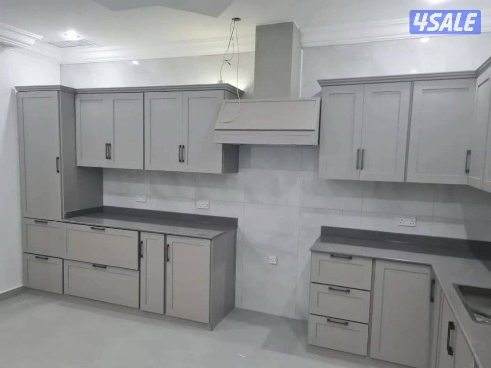 أنا عندك في المطبخ خصوص عادي يبي التلفون7