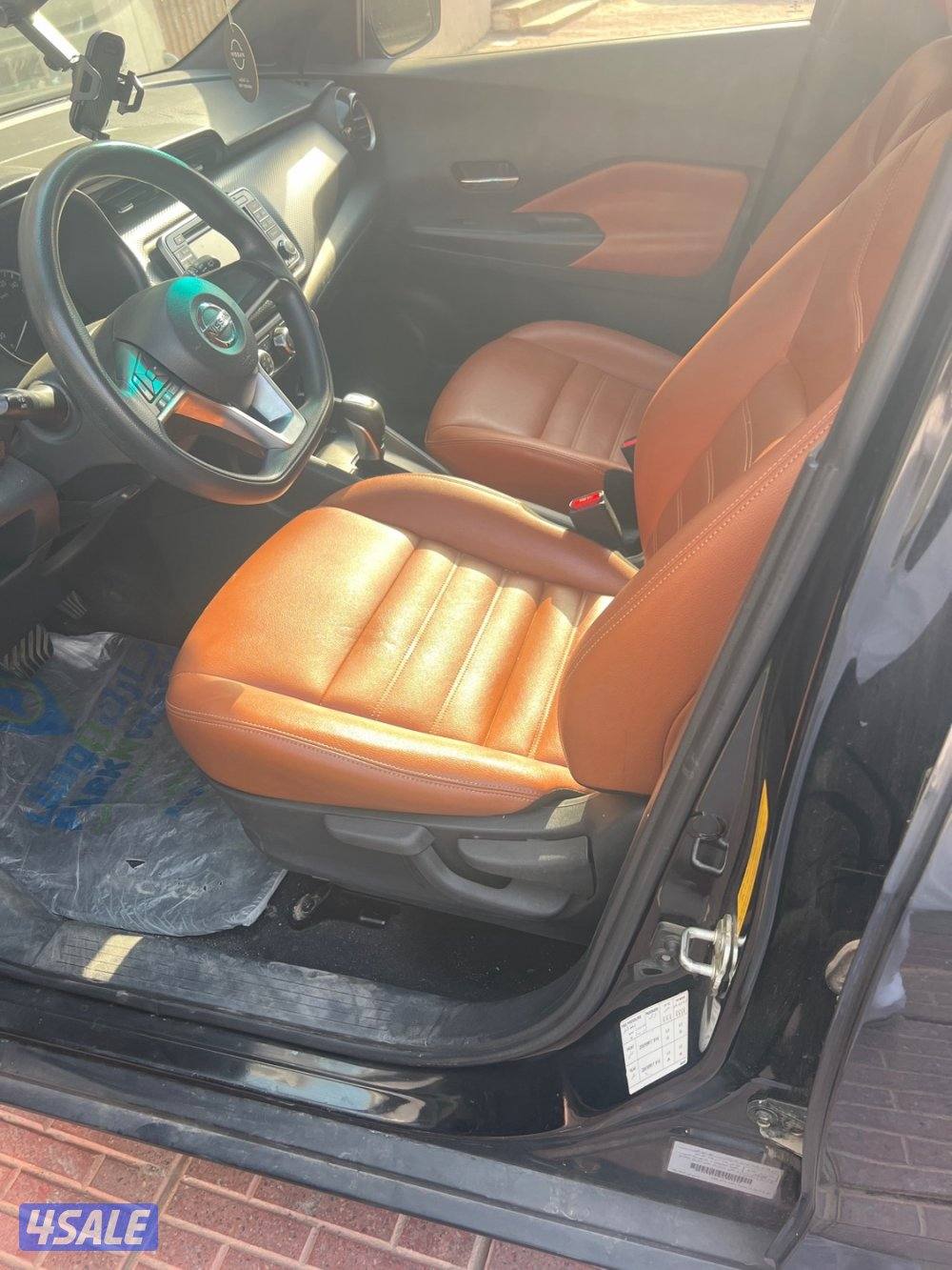 للبيع نيسان كيكس موديل 20 ماشية ٩٨الف استعمال سيدة على يدها من الوكالة2