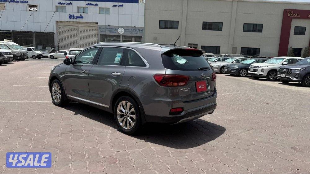 كيا سورينتو 2018 عداد 67 الف بحالة ممتازه4