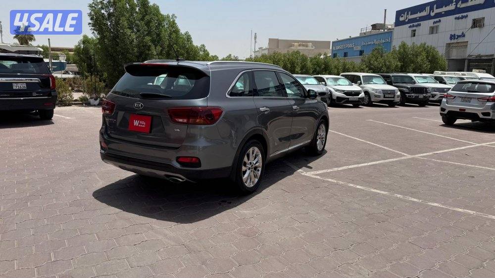 كيا سورينتو 2018 عداد 67 الف بحالة ممتازه6