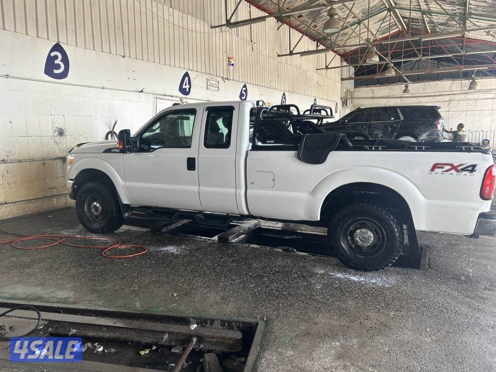 فورد F250 كامل المواصفات زايد عليه دبة وعارضة ومعاونيات خارجية دواسة1