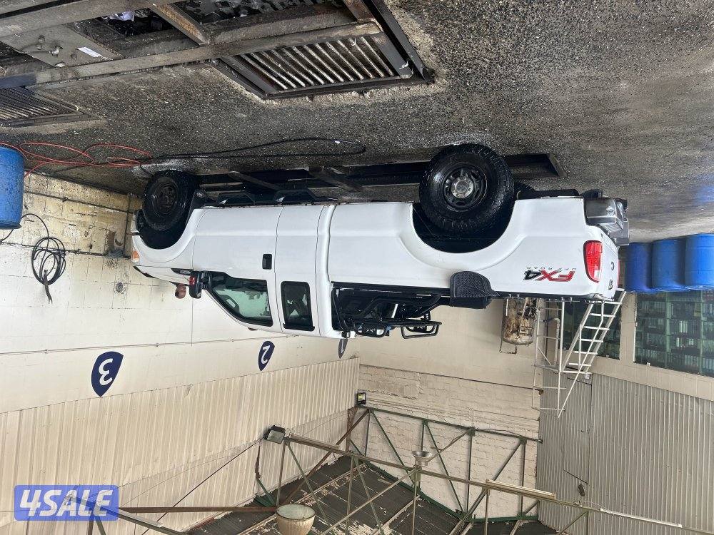فورد F250 كامل المواصفات زايد عليه دبة وعارضة ومعاونيات خارجية دواسة3