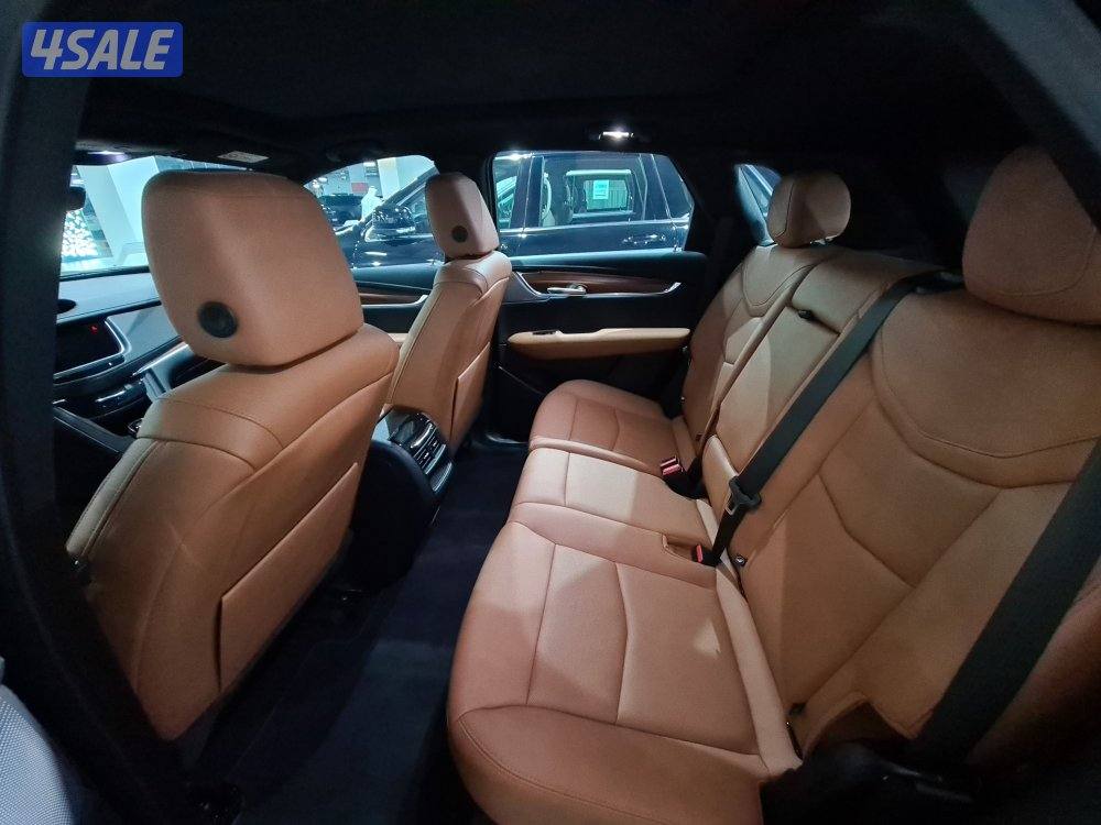 Cadillac XT53