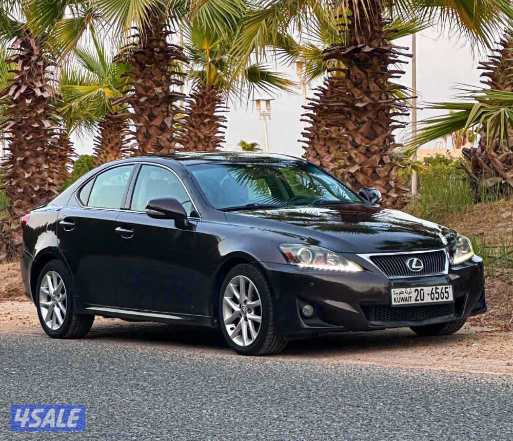 للبيع لكزس اي اس 2012 شرط الفحص0