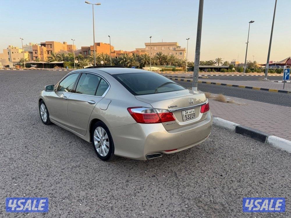 Honda acord 2016 .فتحة سقف ٤ سلندر8