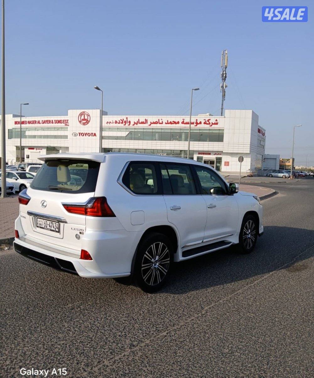 لكزس LX570 الساير 2021 سبورت بحاله الوكاله عداد 76 الف4