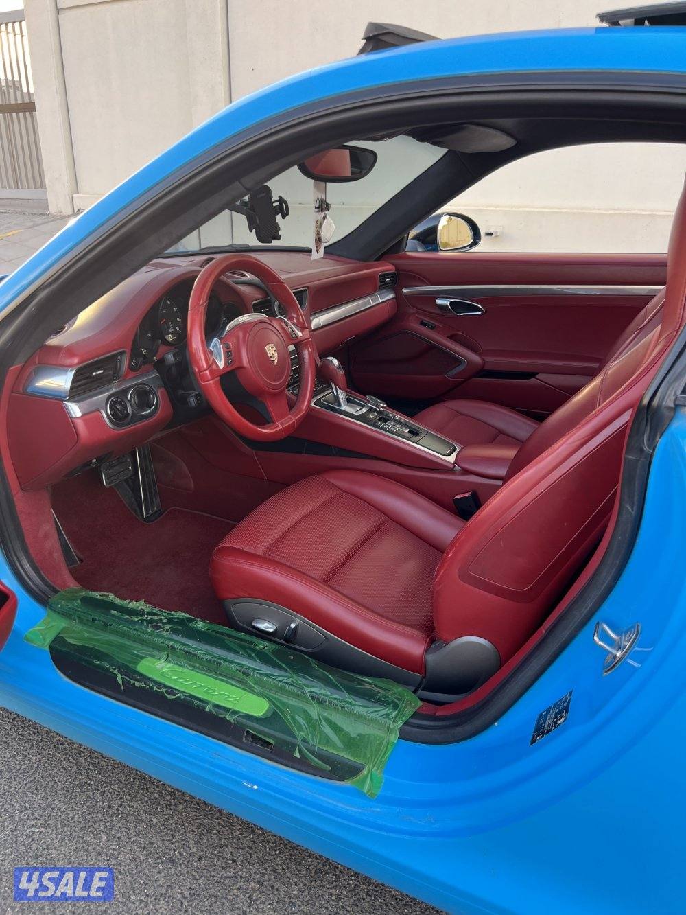 كاريرا 2012 من داخل احمر 91110