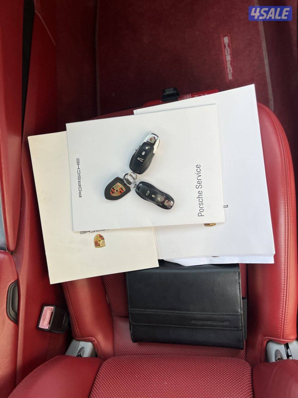 كاريرا 2012 من داخل احمر 91112