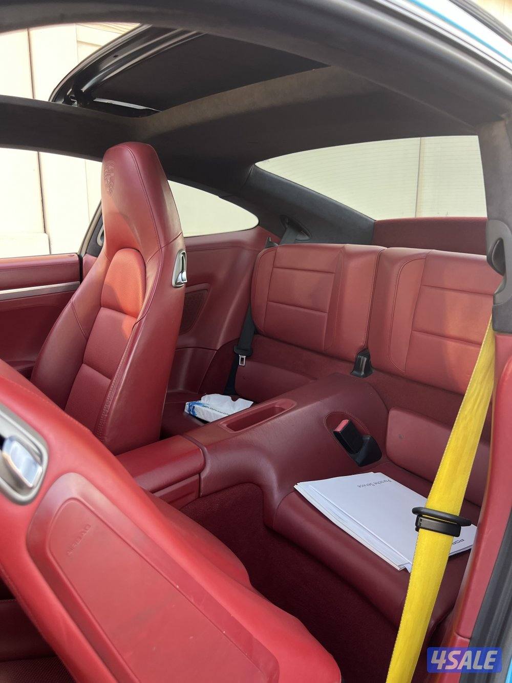 كاريرا 2012 من داخل احمر 91113