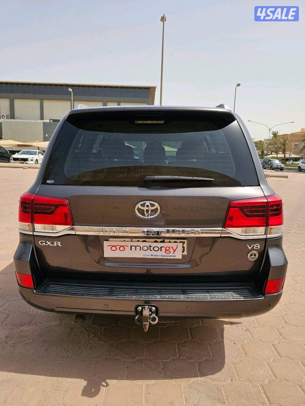 Toyota Land Cruiser GXR1