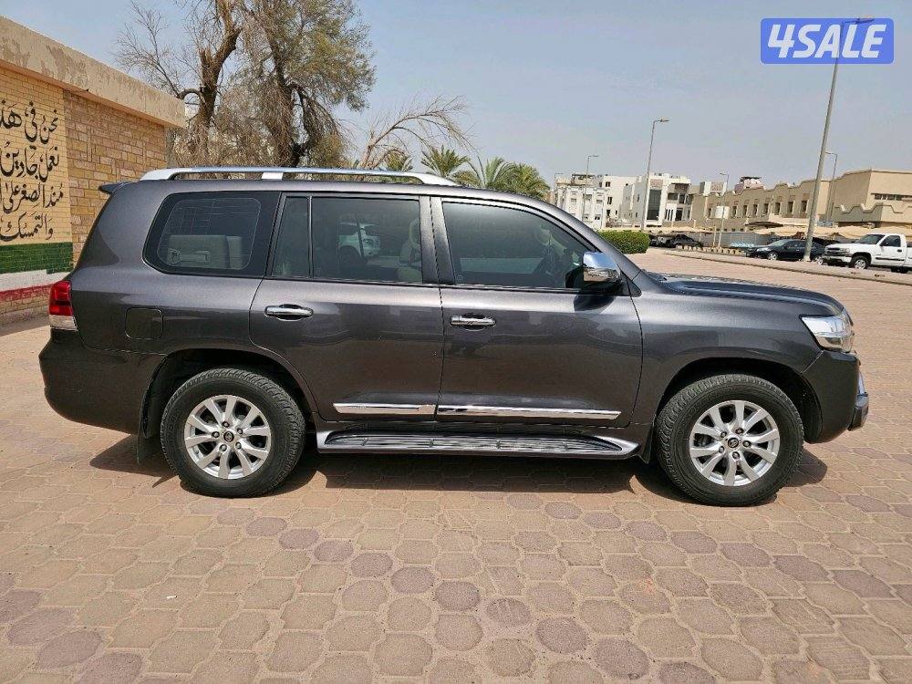 Toyota Land Cruiser GXR6