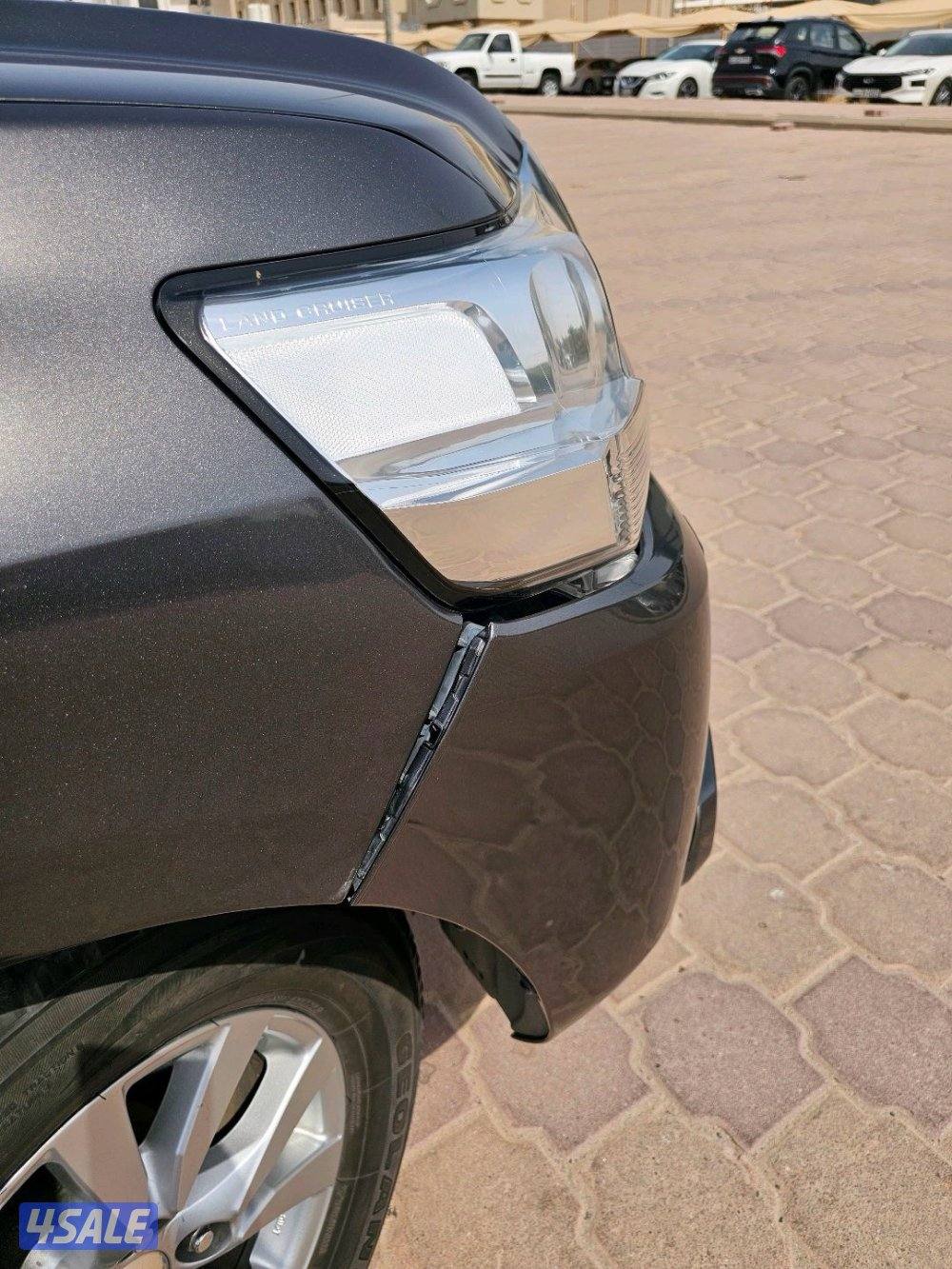 Toyota Land Cruiser GXR10