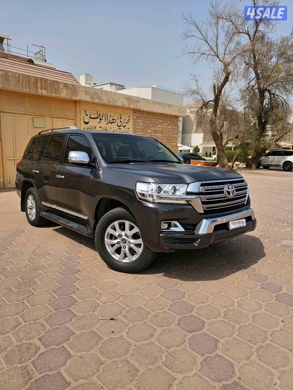 Toyota Land Cruiser GXR12