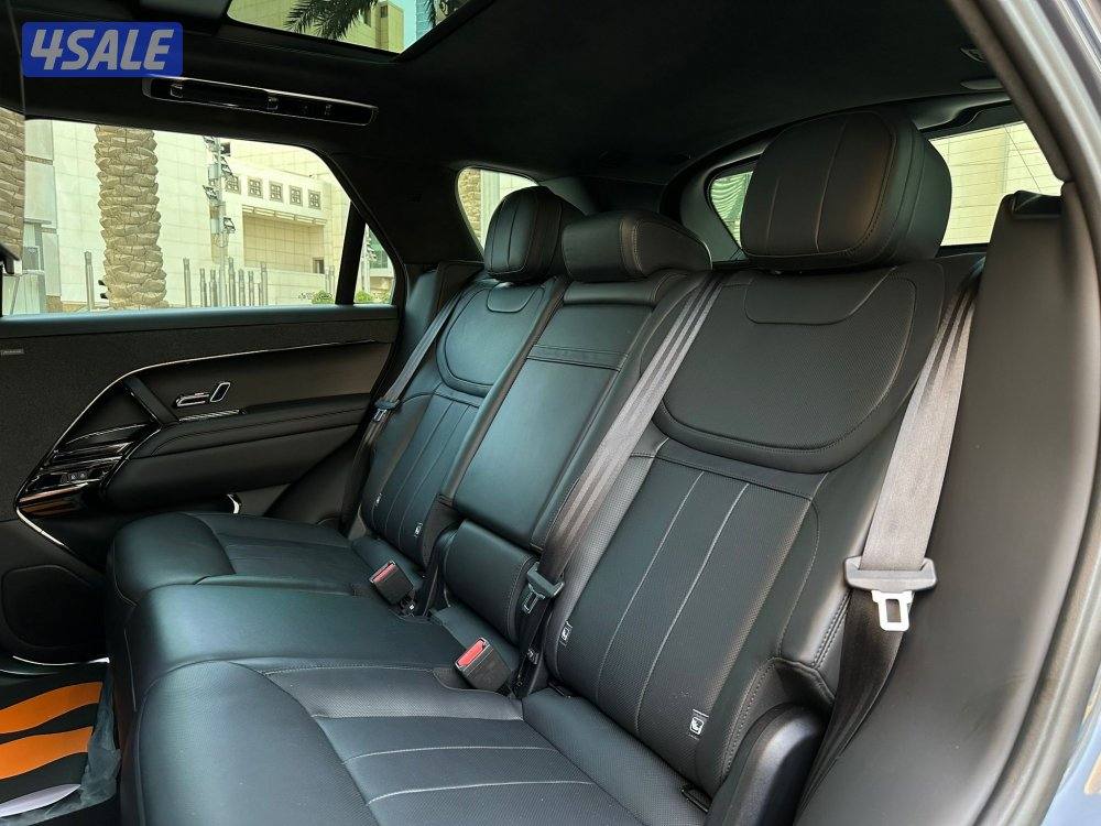 رنج روفرSPORT AUTOBIOGRAPHY موديل2023عداد53الف وارد الغانم تحت الكفاله10