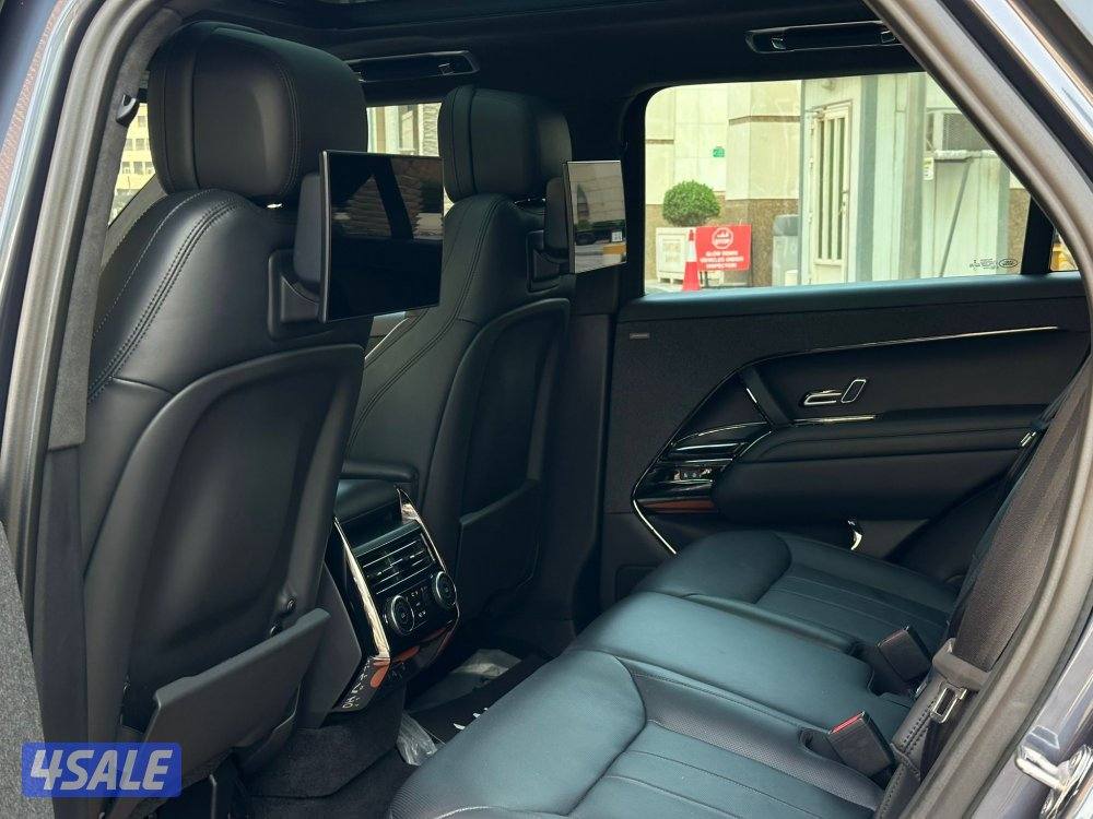 رنج روفرSPORT AUTOBIOGRAPHY موديل2023عداد53الف وارد الغانم تحت الكفاله9