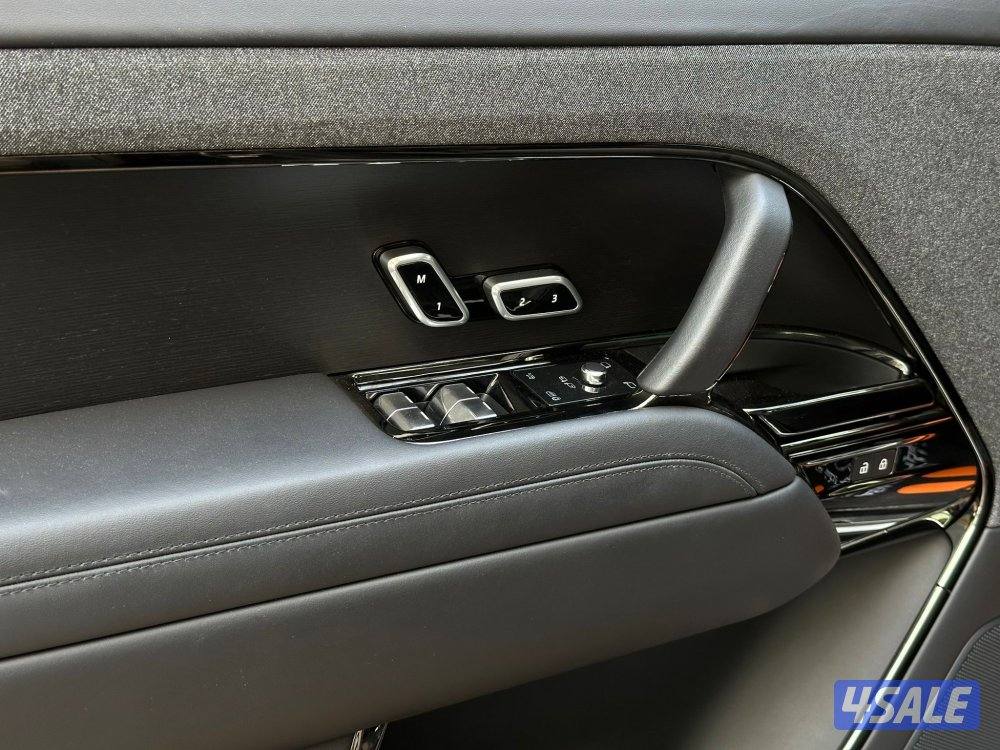 رنج روفرSPORT AUTOBIOGRAPHY موديل2023عداد53الف وارد الغانم تحت الكفاله11