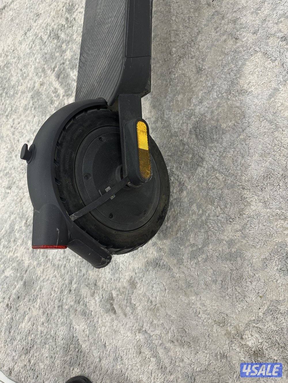 للبيع سكوتر شاومي احدث اصدار Xiaomi Electric   نظيف جداً Scooter 5 GL4