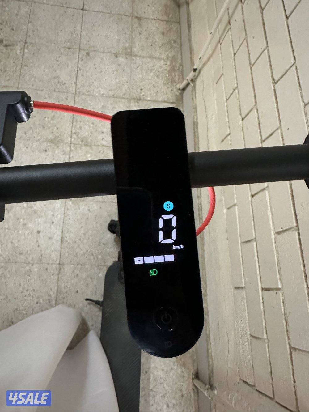 للبيع سكوتر شاومي احدث اصدار Xiaomi Electric   نظيف جداً Scooter 5 GL5
