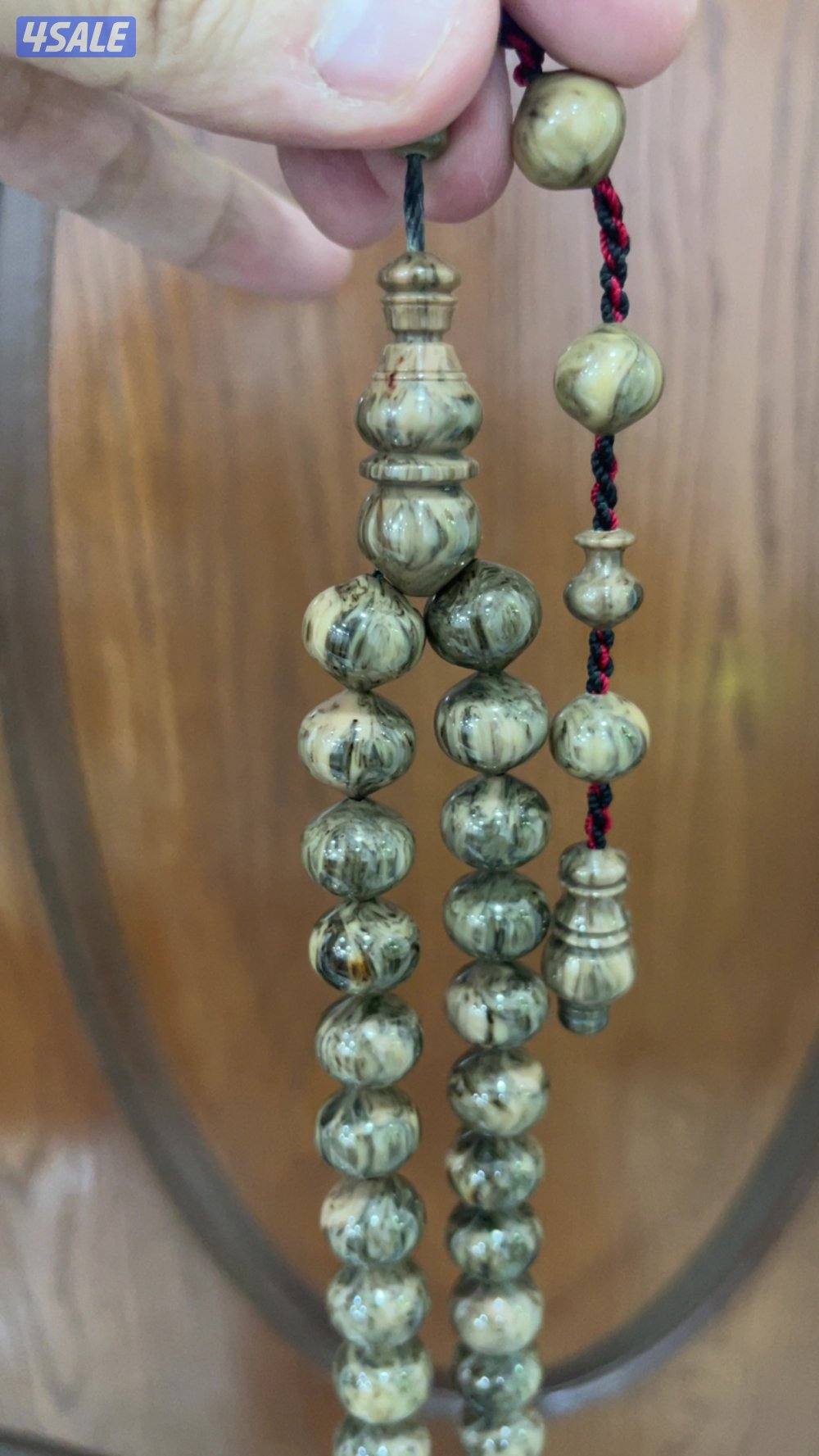 للبيع مسباح بكلايت وشق صب وسط 33 خرزة مقاس 14 ملي السعر 18 دينار0