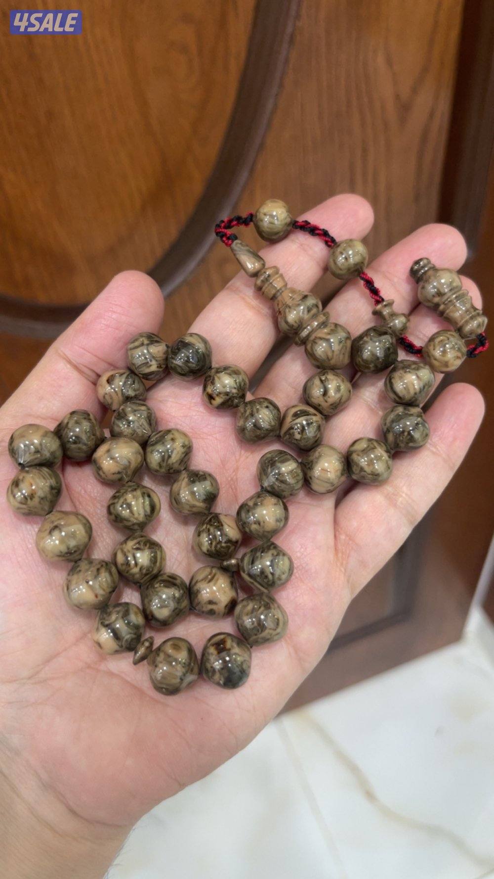 للبيع مسباح بكلايت وشق صب وسط 33 خرزة مقاس 14 ملي السعر 18 دينار1