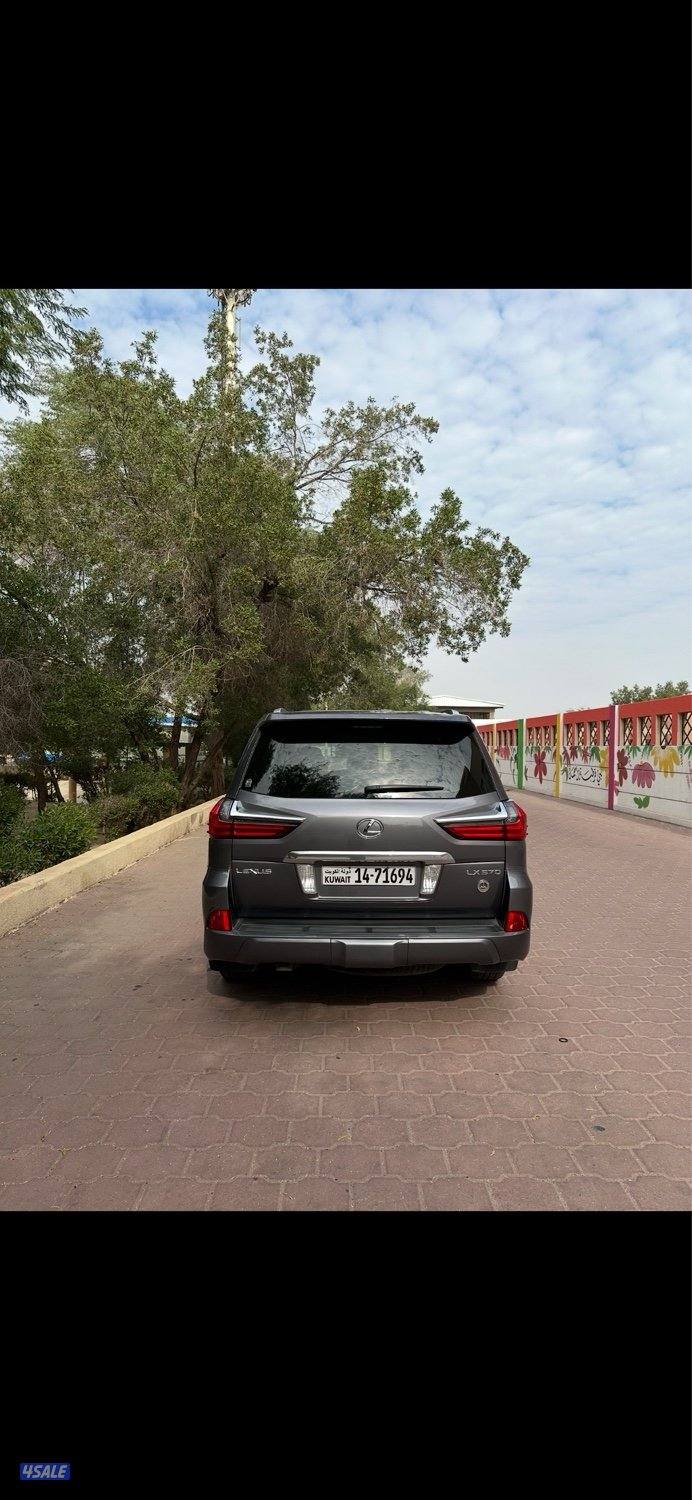 جيب لكزس ٢٠١٦ درجة اولى ماشي ١٤٠٠٠٠ كم الساير3