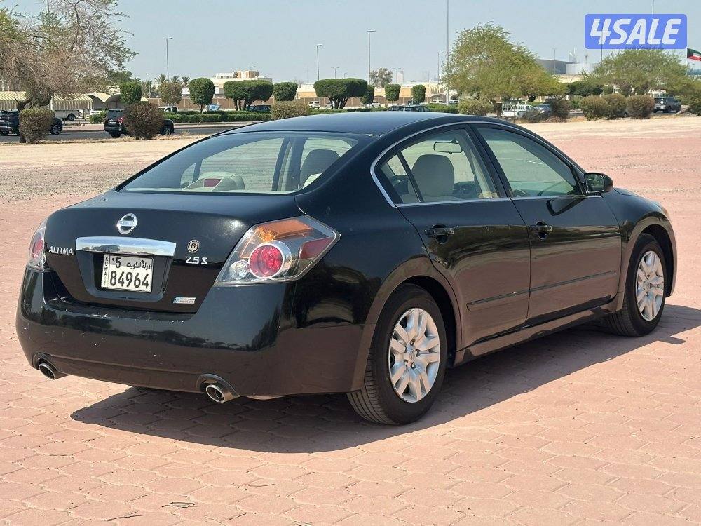 للبيع التيما 2010 ماشي 75 الف7