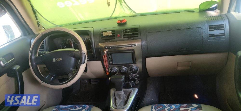 the car is clean from inside and outside spotlights on it. key remote5